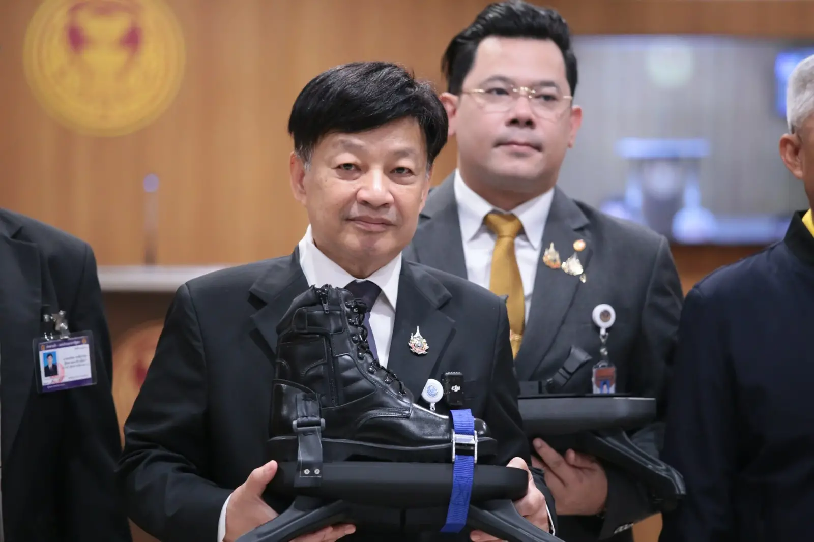 ‘สว.วุฒิพงศ์’ ปิ๊งไอเดียรอง ‘เท้านิลมังกร’ ป้องกันทหารขาขาดจากทุ่นระเบิด