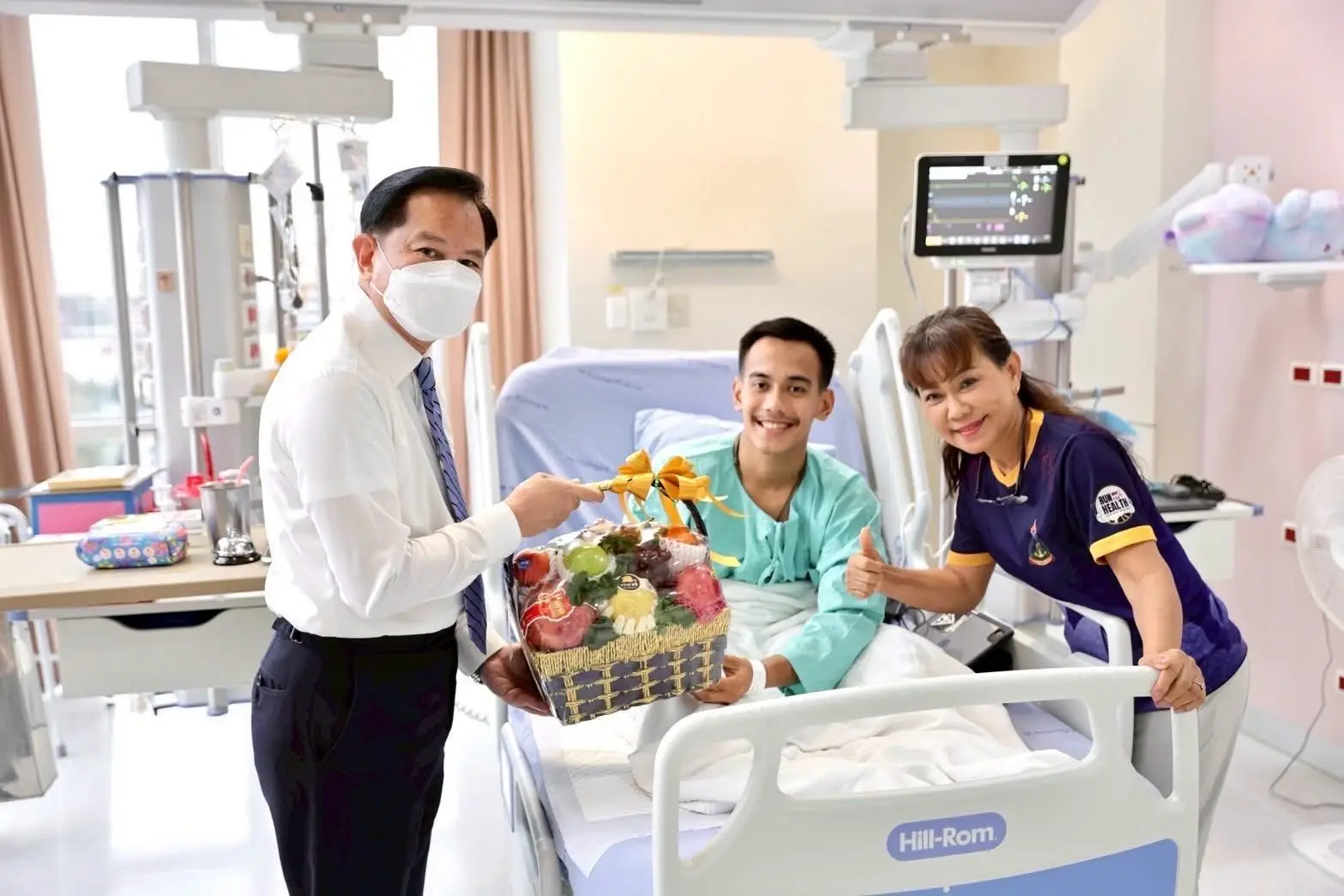 ‘พีระพันธุ์’มอบเงินช่วยเหลือ‘ทหารกล้า’เหตุชายแดนไทย-กัมพูชา