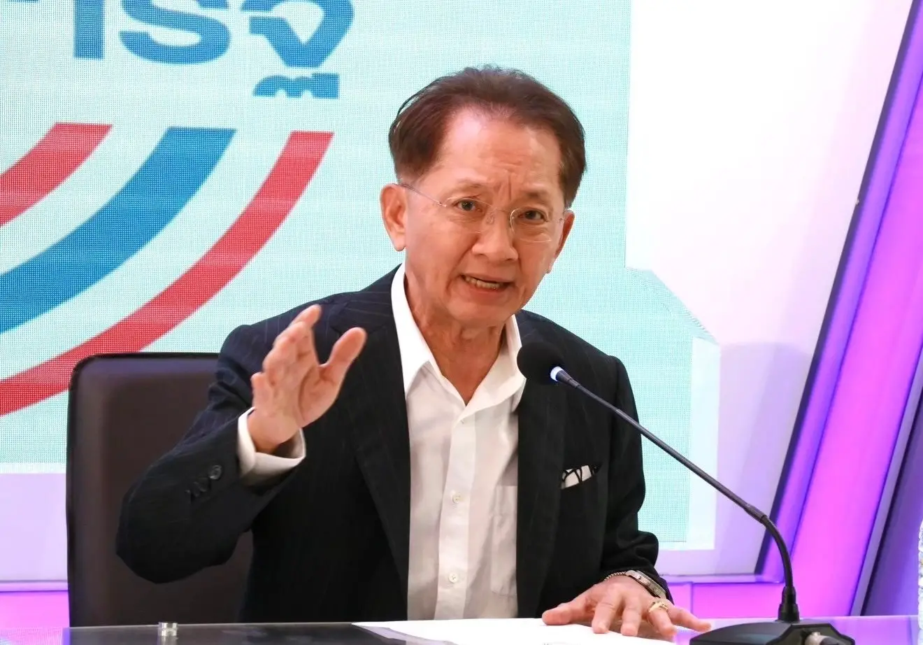 ‘ธีระชัย’ ชี้ทางรอด ศก.ไทย ต้องเคลียร์ปัญหาการเมืองก่อน ซัด2ปี แค่เต้นลีลาศ