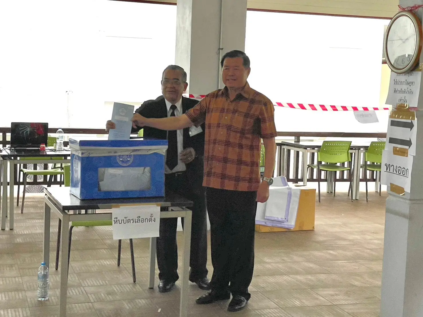 ‘นิพนธ์’ ใช้สิทธิเลือกตั้งสภาทนายความ ศาลจังหวัดสงขลา บรรยากาศคึกคัก