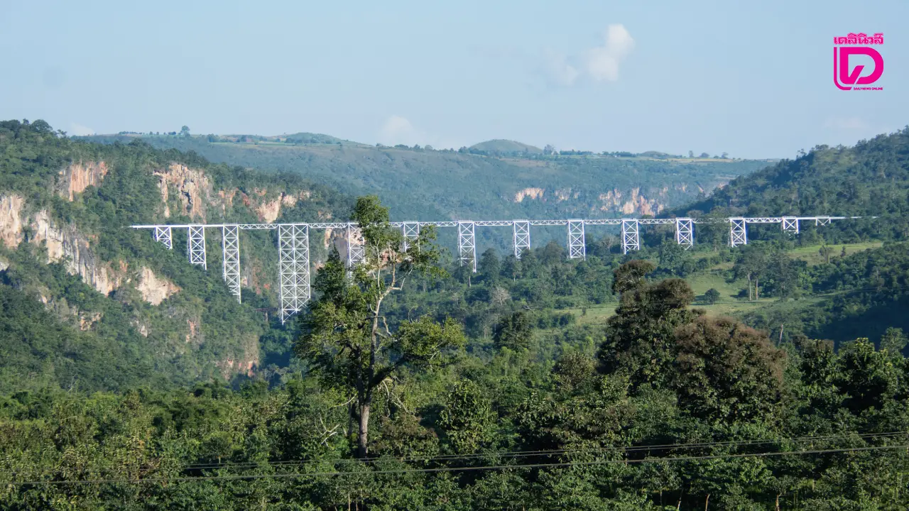 สะพานรถไฟประวัติศาสตร์ในเมียนมาถูกทำลาย ทหาร-ฝ่ายต่อต้านสาดโคลนกัน