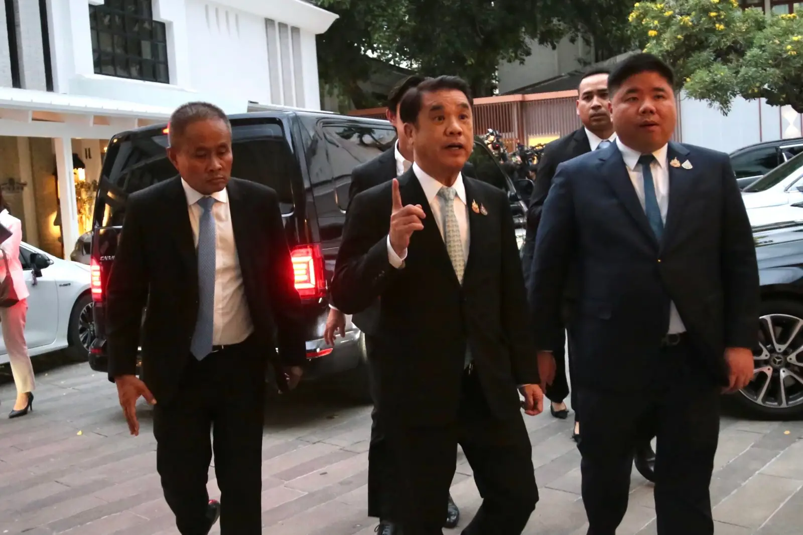 ‘ภูมิธรรม’คุย ‘พรรคร่วมรัฐบาล’ไร้‘กล้าธรรม’ร่วมด้วย