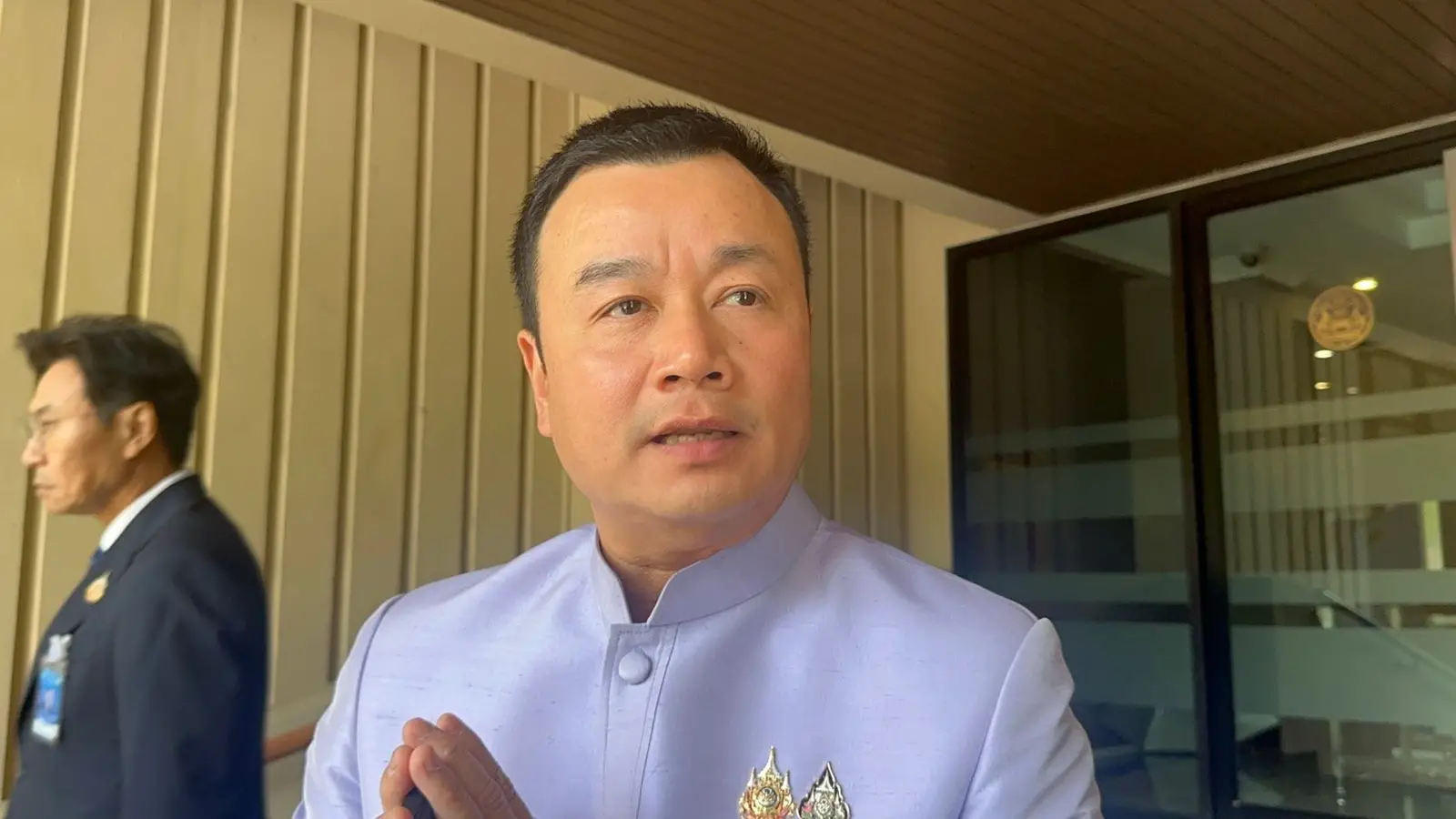 ‘สรวงศ์’ รับ มี ‘สส.เพื่อไทย’ ไหลข้ามขั้วจริงยังไม่ทราบกี่คน ยัน พยายามตรึงเต็มที่