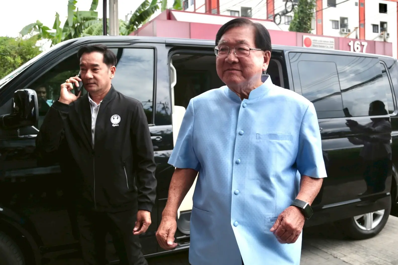 ‘ประภัตร’บึ่งจากศรีประจันต์โผล่’พรรคประชาชน’ ไร้เงา ‘วราวุธ’ ร่วมวงหารือโหวตนายกฯ