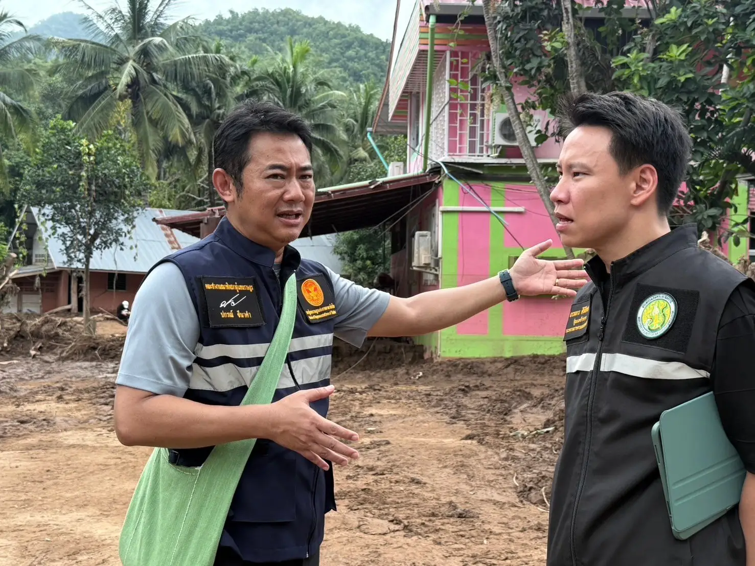 ‘รมวเกษตรฯ-สส.ปกรณ์’ลุย จ.แม่ฮ่องสอน เร่งบูรณะบ้าน–ไร่นา เยียวยาผู้ประสบภัยน้ำท่วม