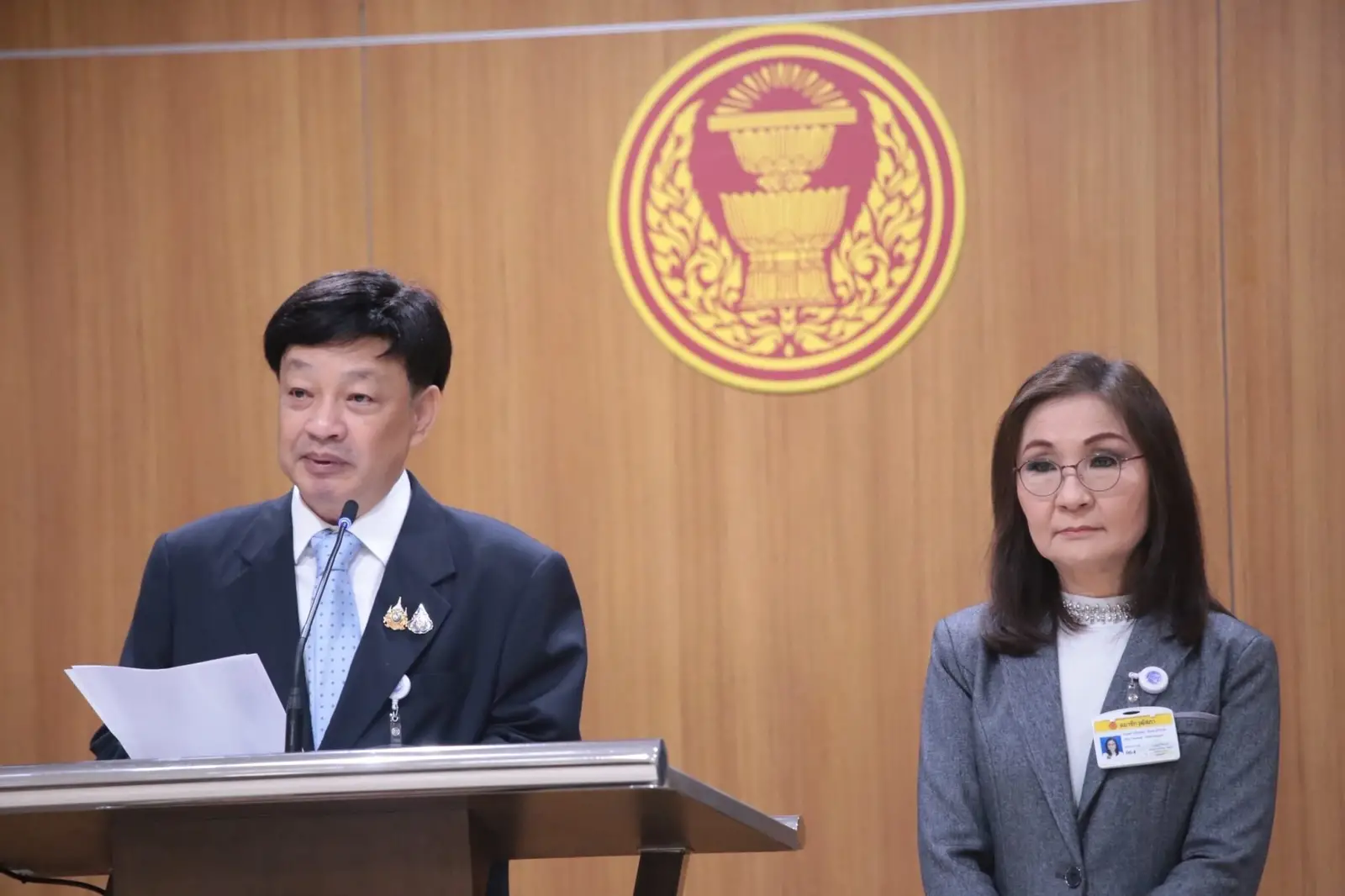 สว.อิสระ ล่ารายชื่อครบยื่น ‘ประธานวุฒิสภา’ ส่งศาลรัฐธรนมนูญ วินิจฉัยหยุดปฎิบัติหน้าที่ สว.138 คน ฐานยอมอยู่ใต้อาณัติพรรคการเมือง