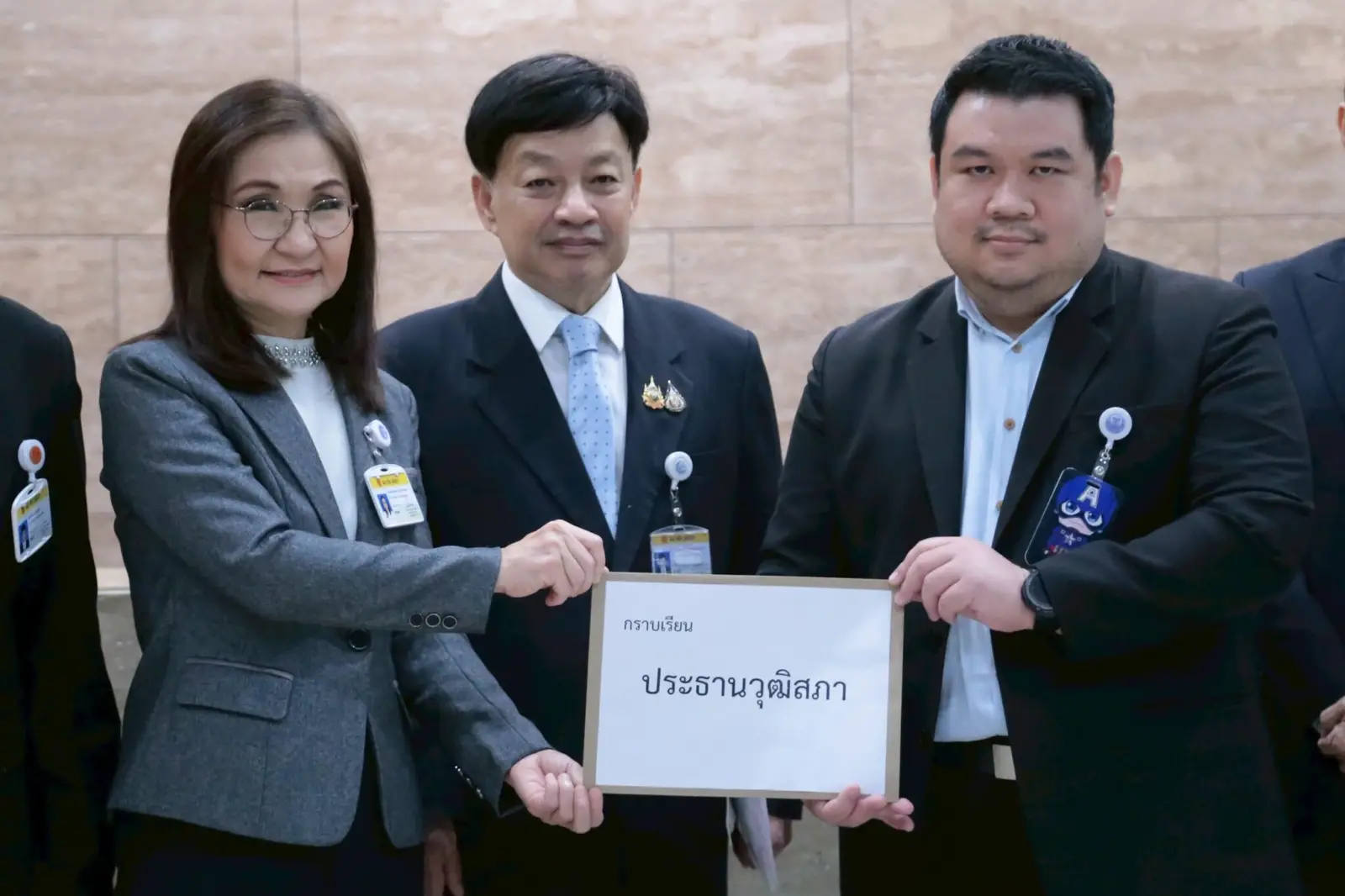‘สว.อิสระ’ยื่น‘ประธานวุฒิฯ’ส่งศาลรัฐธรรมนูญสอย 136 สว.แล้ว