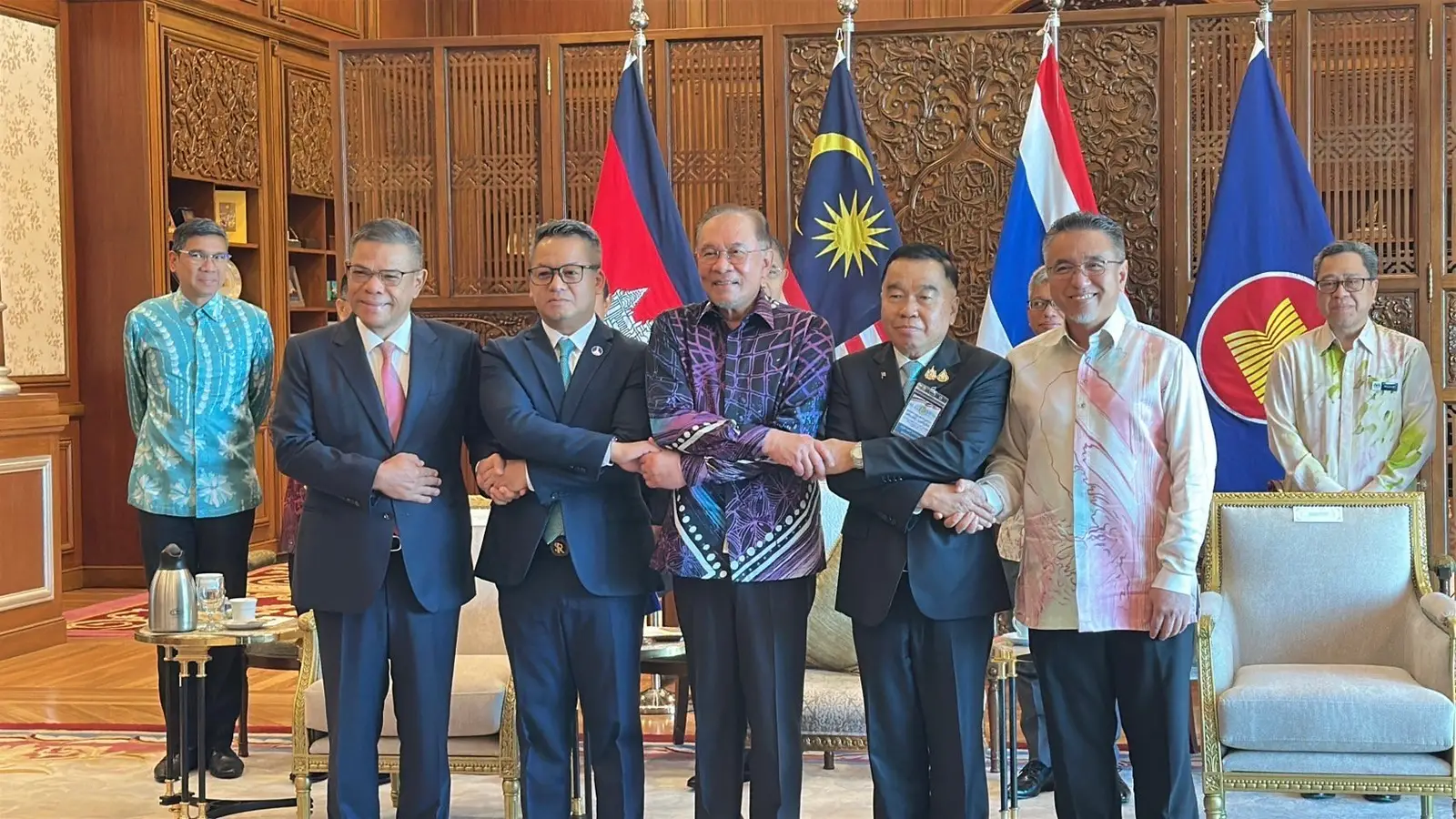 ‘รมช.กลาโหม’ เข้าเยี่ยมคำนับ ‘นายกฯ มาเลเซีย’ ก่อนถก ‘จีบีซี’ บ่ายนี้