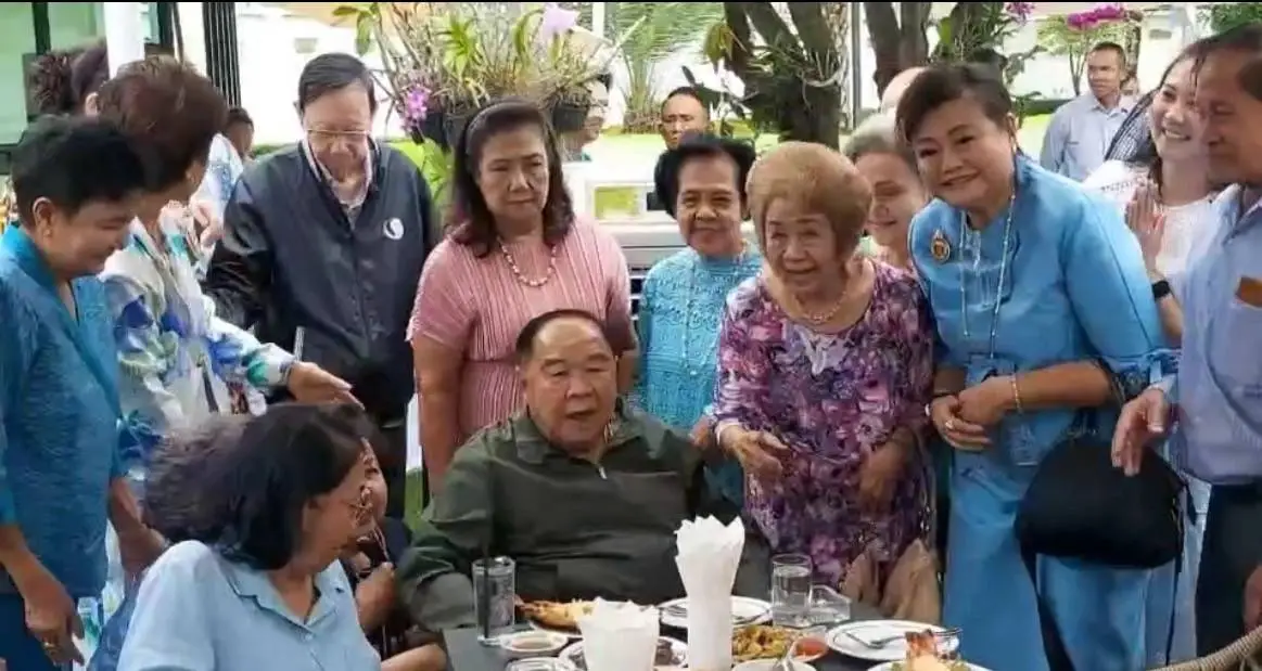 ‘บิ๊กป้อม’เบิร์ดเดย์ครบ 80 ปี ‘ลุงป๊อก-อดีตบิ๊กทหาร-ตำรวจ- รองหัวหน้าพรรค-สส. พลังประชารัฐ’ โผล่อวยพรชื่นมื่น