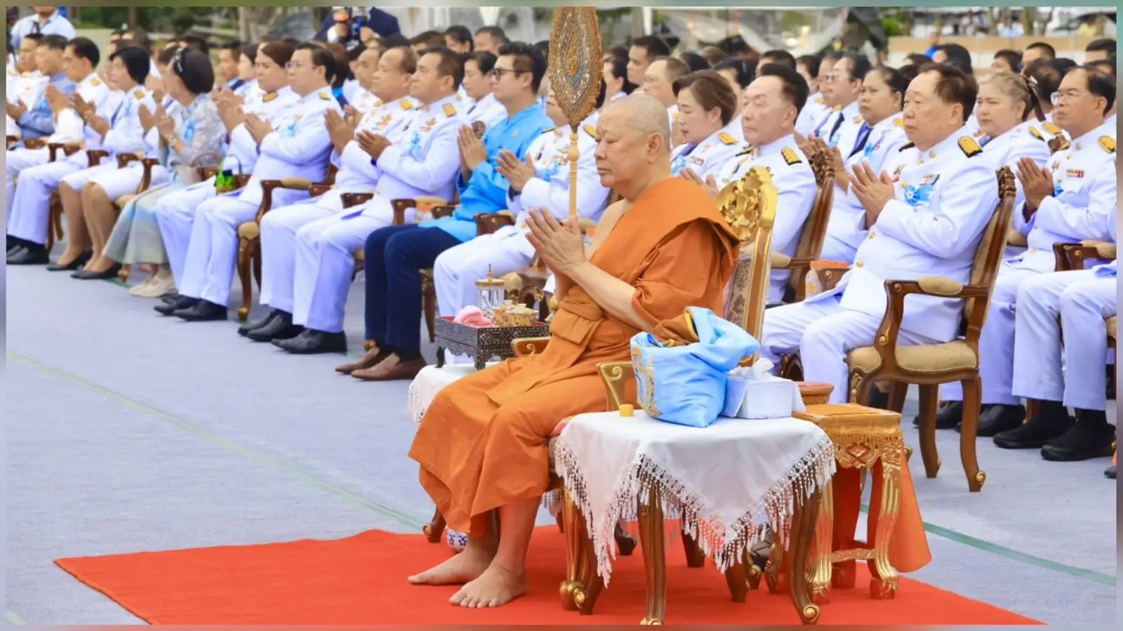‘สมเด็จธงชัย’​ นำคณะสงฆ์ 2,670 รูป เจริญพระพุทธมนต์ถวาย ‘สมเด็จพระพันปีหลวง’​