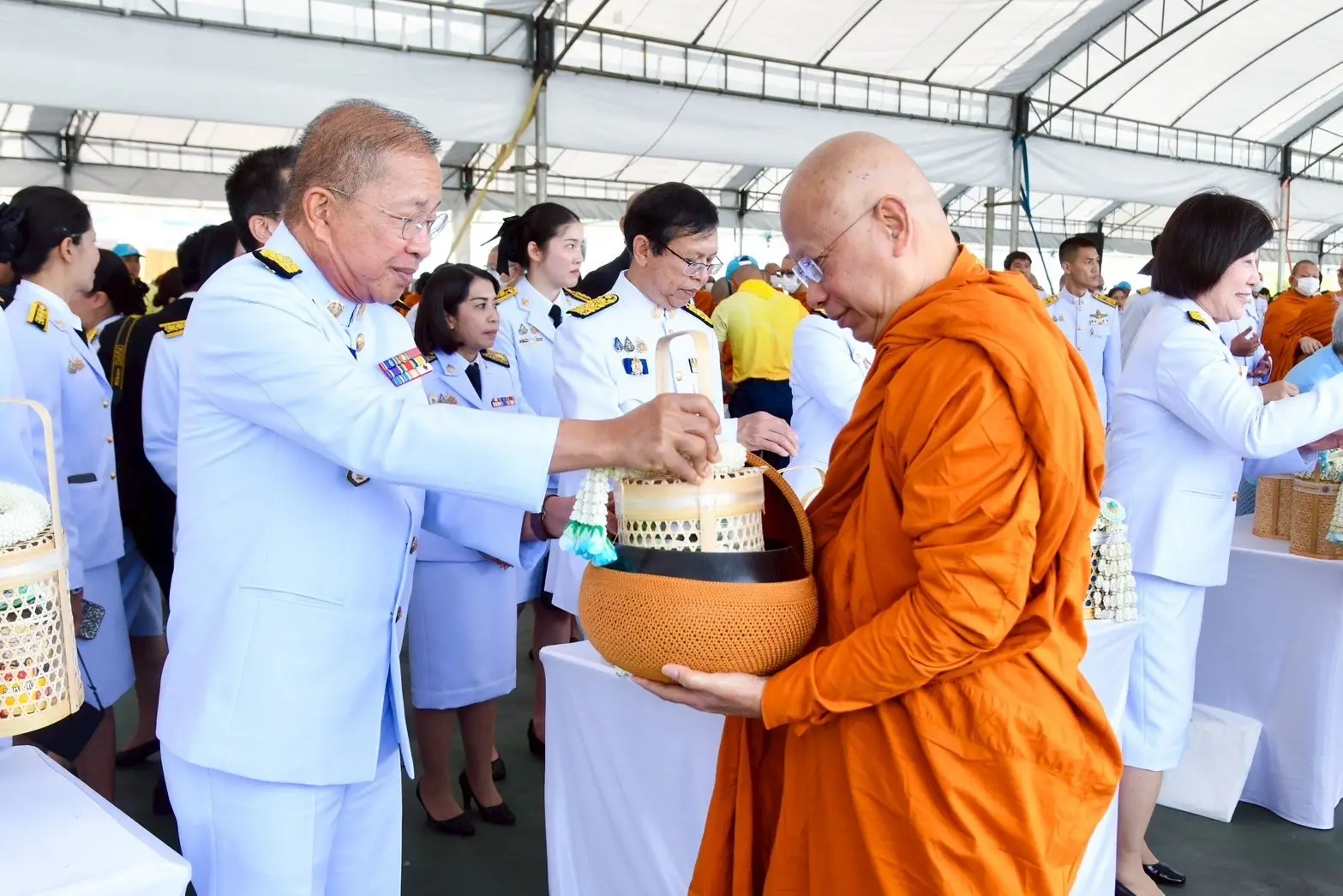 ‘ประธานวุฒิสภา’ร่วมพิธีทำบุญตักบาตรถวายพระราชกุศล เนื่องในโอกาสวันเฉลิมพระชนมพรรษา สมเด็จพระพันปีหลวง 12 ส.ค.68