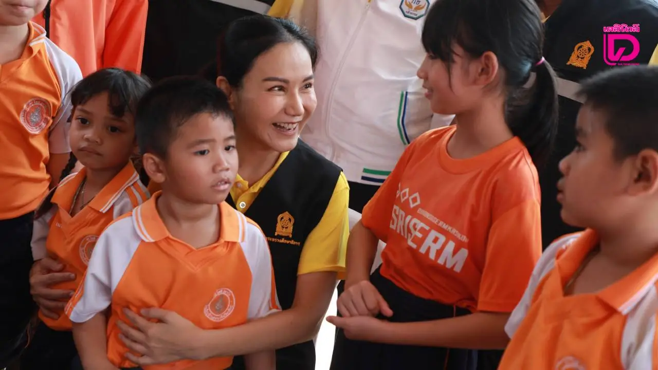 น้ำท่วมแพ้น้ำใจ! ‘นฤมล’ ลุยน่าน เยี่ยมสถานศึกษา เสียหายจากพายุ ให้กำลังใจครู-นร.ถึงพื้นที่