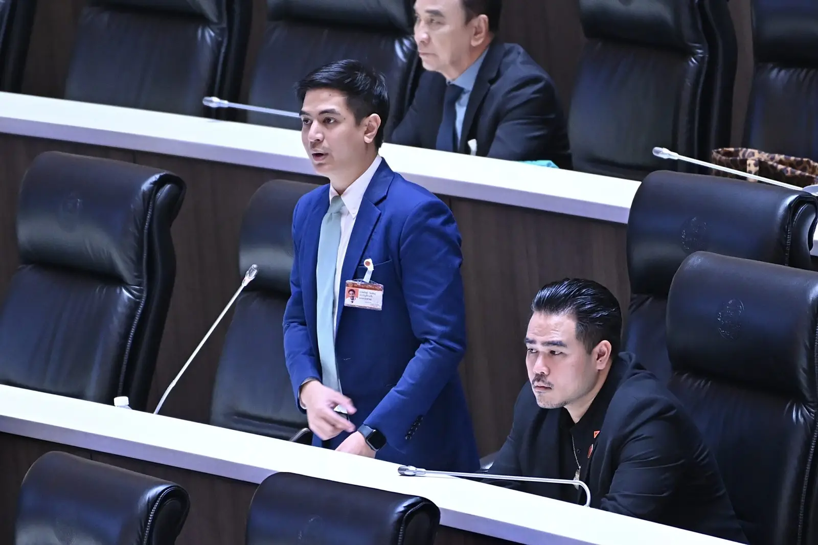‘พริษฐ์’ ชี้รัฐบาลทำน้อยเกินไปจัดงบปี 69 ไม่เตรียมแผนต่อกรภาษีทรัมป์