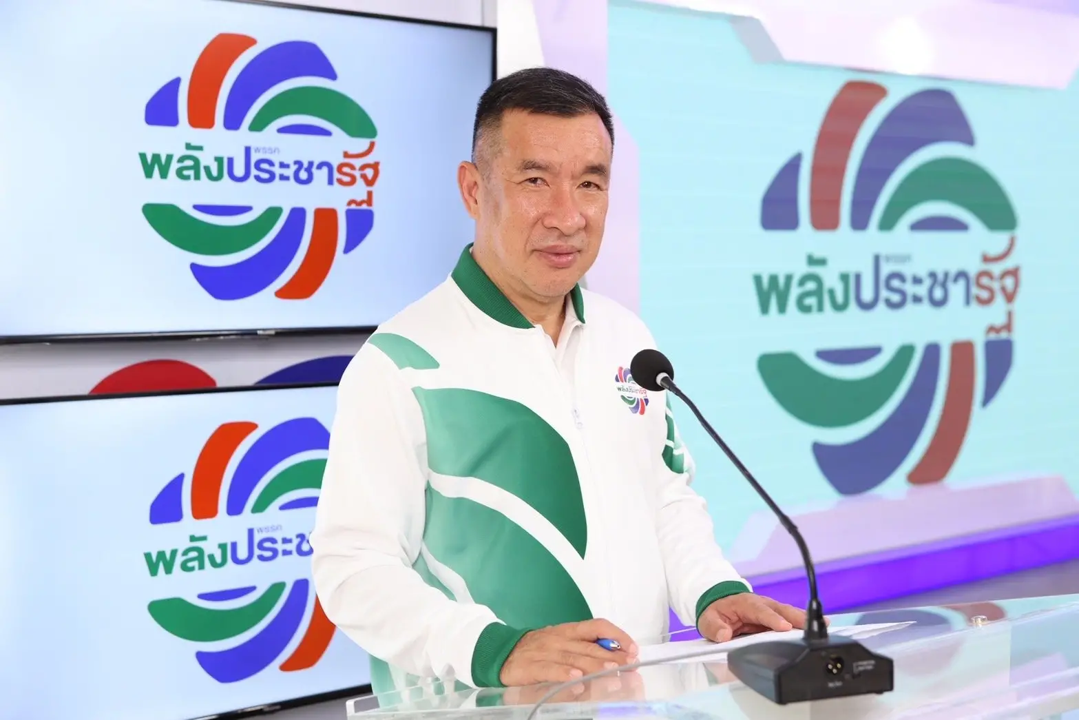 ‘พลังประชารัฐ’ จวกการเมืองไม่เข้าใจ ‘ทหาร’ ความเร่งด่วน ปมขอบริจาค ‘ลวดหนามหีบเพลง’