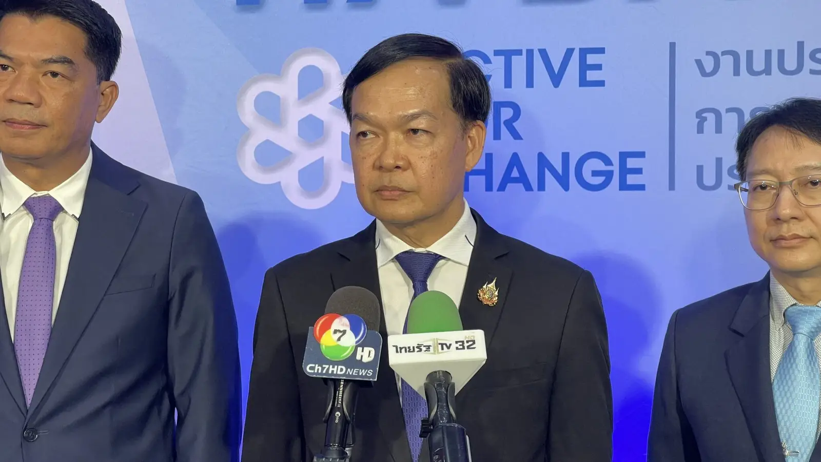 เลขา ป.ป.ช. ยอมรับคดี 44 สส.ก้าวไกล ใช้เวลานาน ส่วนคดีถุงยังชีพ ‘พีระพันธุ์’ รอตอบกลับ แก้ข้อกล่าวหา