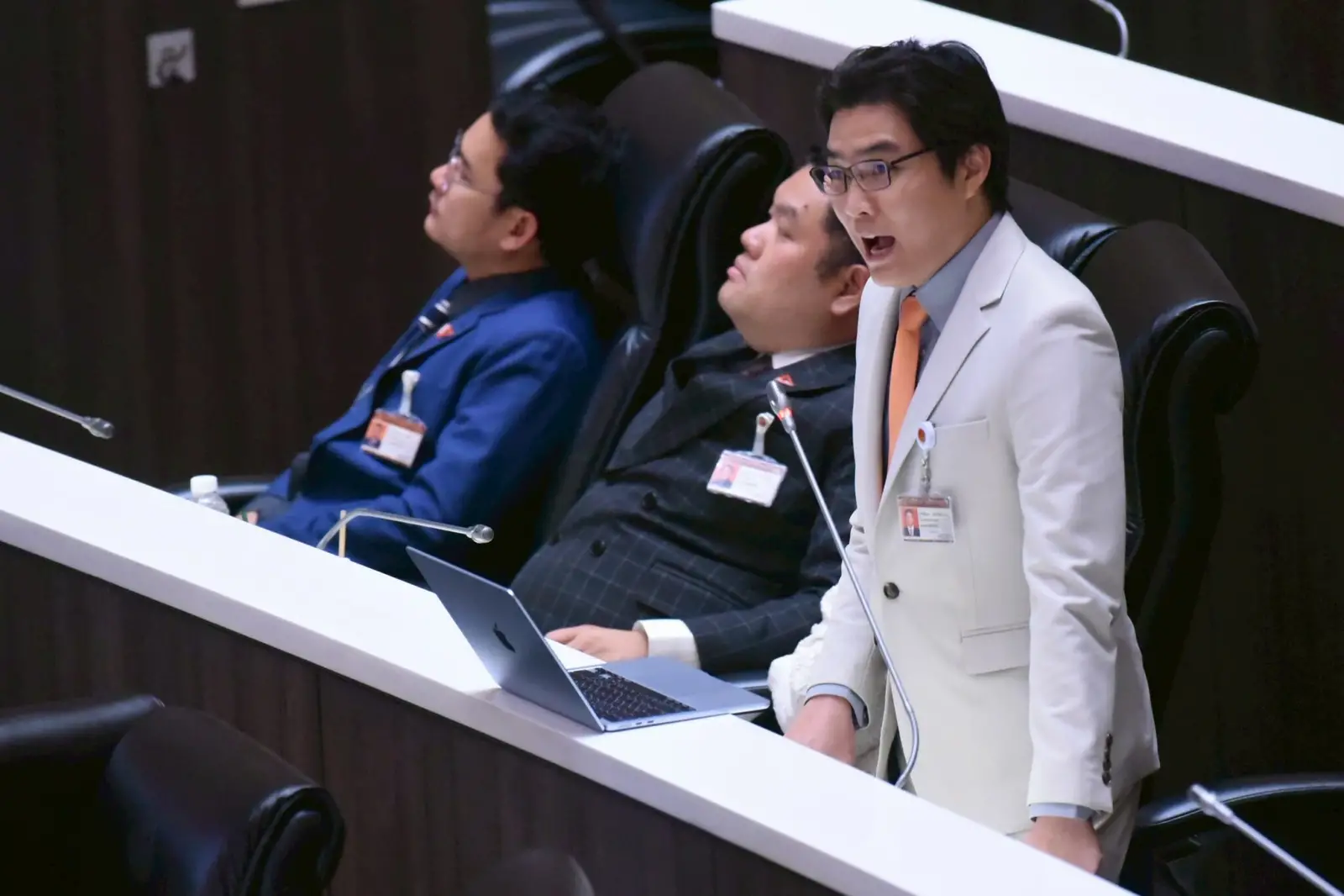 ‘ธัญธร’พรรคประชาชนฉะ’สตง.’ตึกพันล้านถล่มยังไร้คำอธิบายแต่จะของบสร้างเพิ่ม 10 จังหวัด 750 ล้านบาท