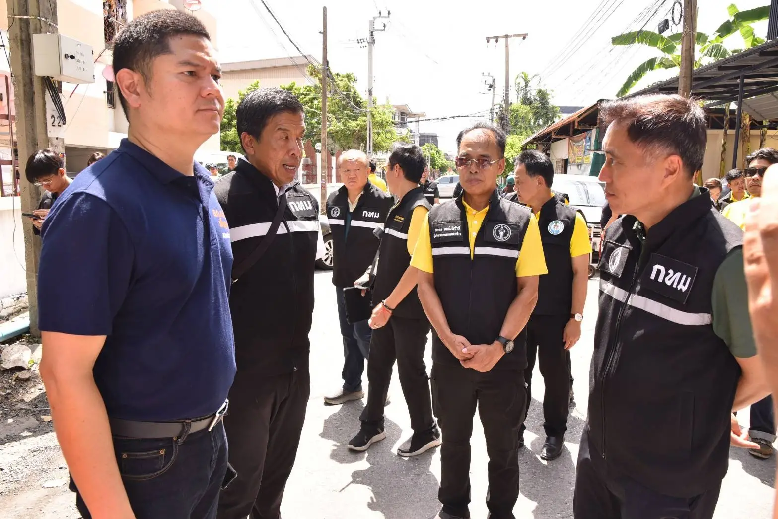 ชัชชาติลุยแก้ปัญหาทางเท้า ซอยนาคนิวาส 37 หลังผู้รับเหมาทิ้งงาน