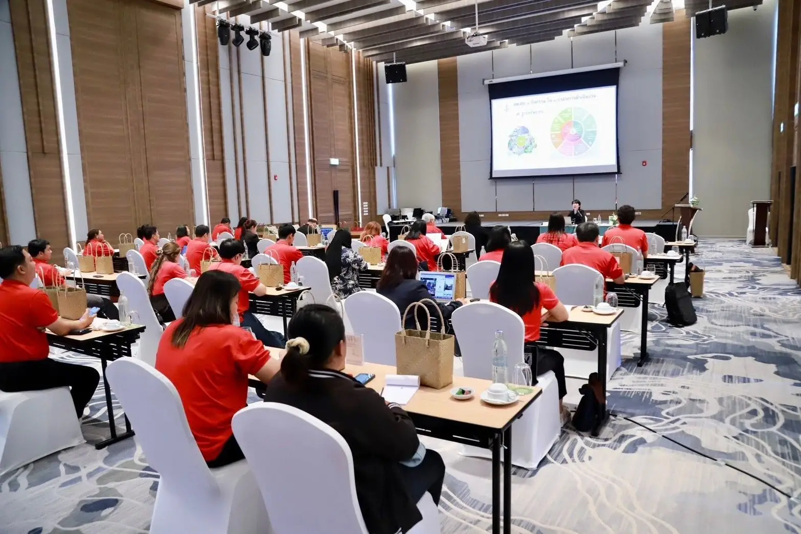 มทร.รัตนโกสินทร์ จัดอบรมโครงการอนุรักษ์พันธุกรรมพืชฯ เสริมความรู้คู่การศึกษา