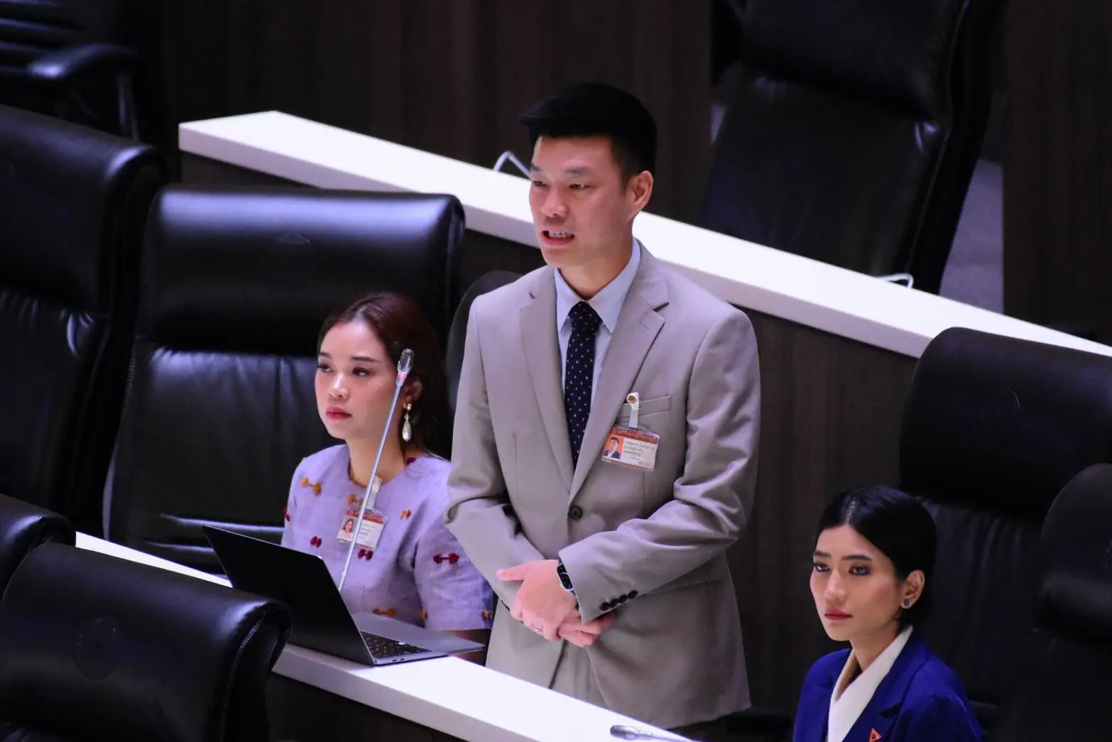 ‘ณัฐพงษ์’ ซัด ‘รัฐ’ จ่ายเยียวยาช่วย ปชช.ที่ประสบภัย เหตุชายแดนไทย-กัมพูชา ล่าช้า