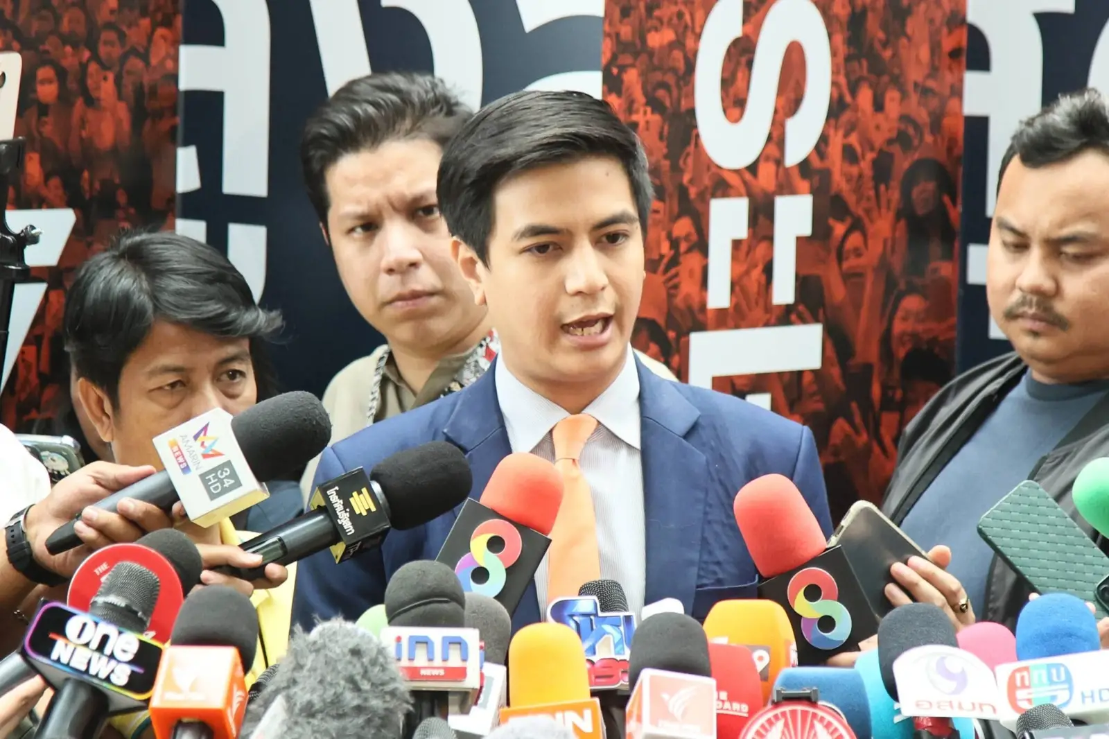 ‘พริษฐ์’สวน‘เพื่อไทย’ ท้ายุบสภาฯได้เลยไม่ต้องรอ‘พรรคประชาชน’