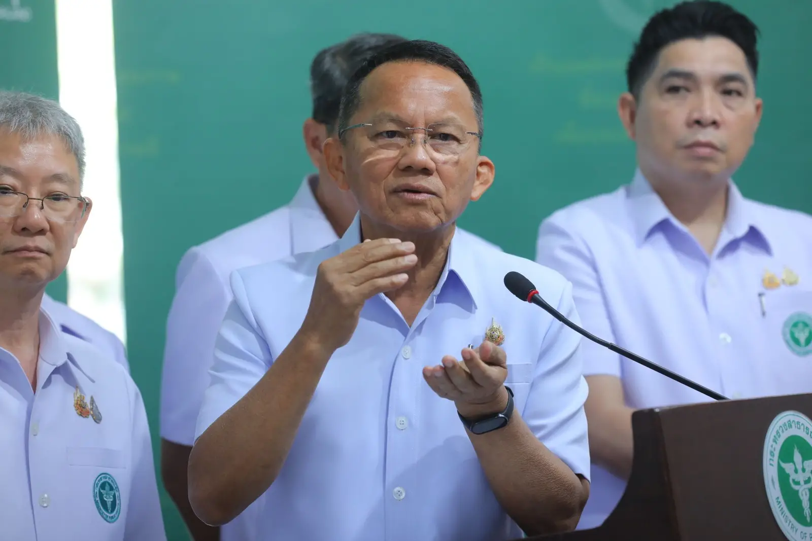 ‘สมศักดิ์’ ฉุน ‘สว.วีระพันธ์’ อัดใช้งบรพ. 1 ล้านต้อนรับรมต. ลั่นไปทำงาน ไม่ได้จัดดนตรี  ลีลาศ