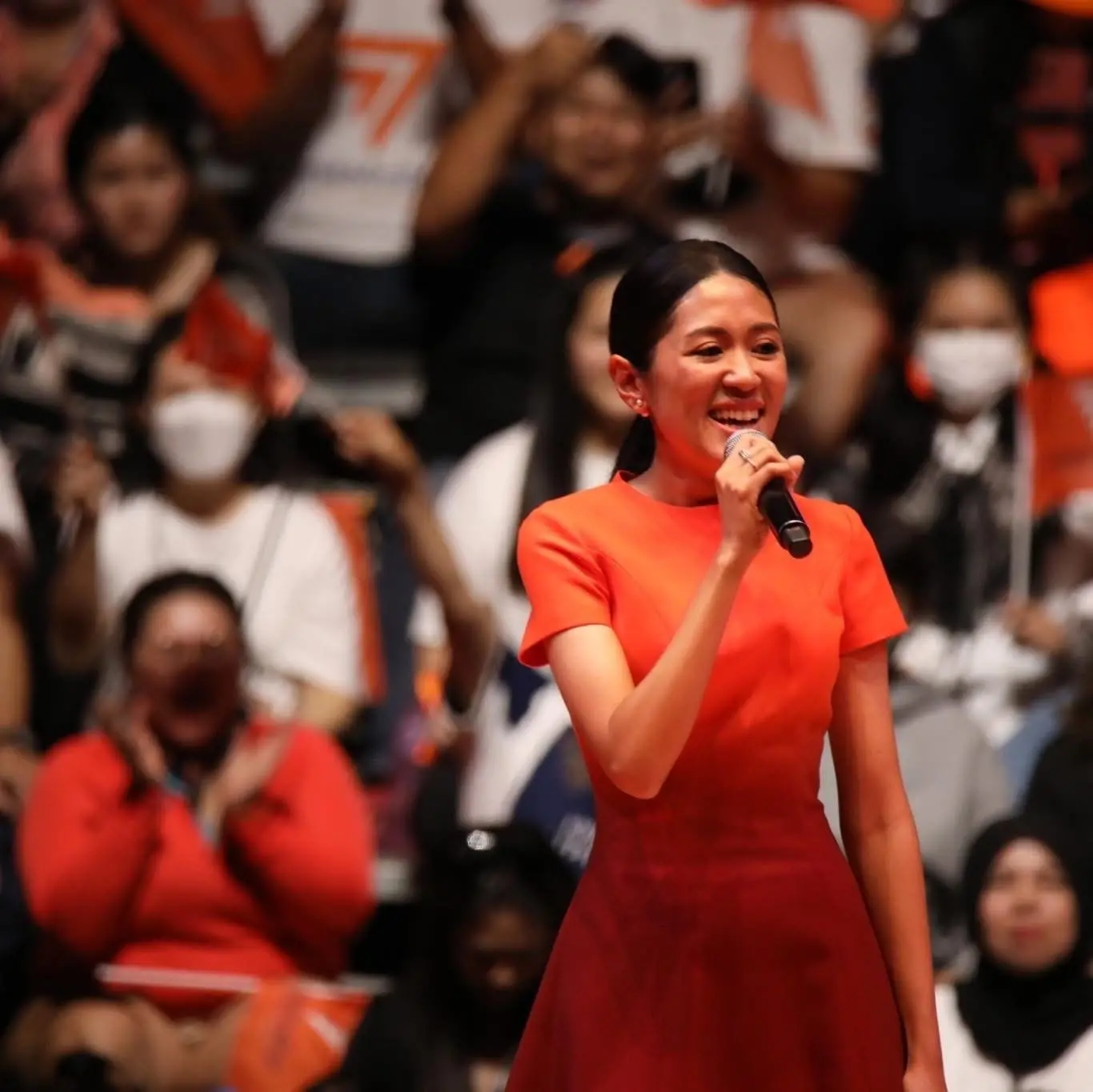 ‘ช่อ’โพสต์‘เราคือคนขีดเส้นทางนี้เอง ต่อจากนี้คือนาทีวัดใจ’ หลัง ‘พรรคส้ม’อุ้ม‘อนุทิน’เป็นนายกฯ