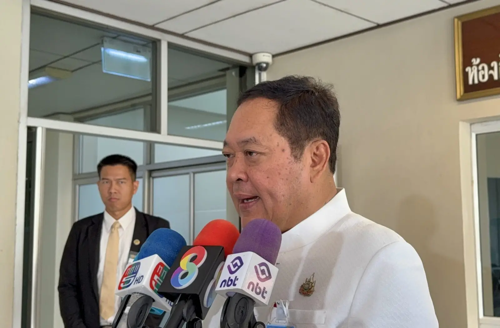 ‘ทวี’ แจงเหตุเป็นแกนนำเข้าชื่อยื่นศาลรธน.เชือด ‘หนู-เท้ง’ บอกรอดูโฉมหน้าครม.ใหม่