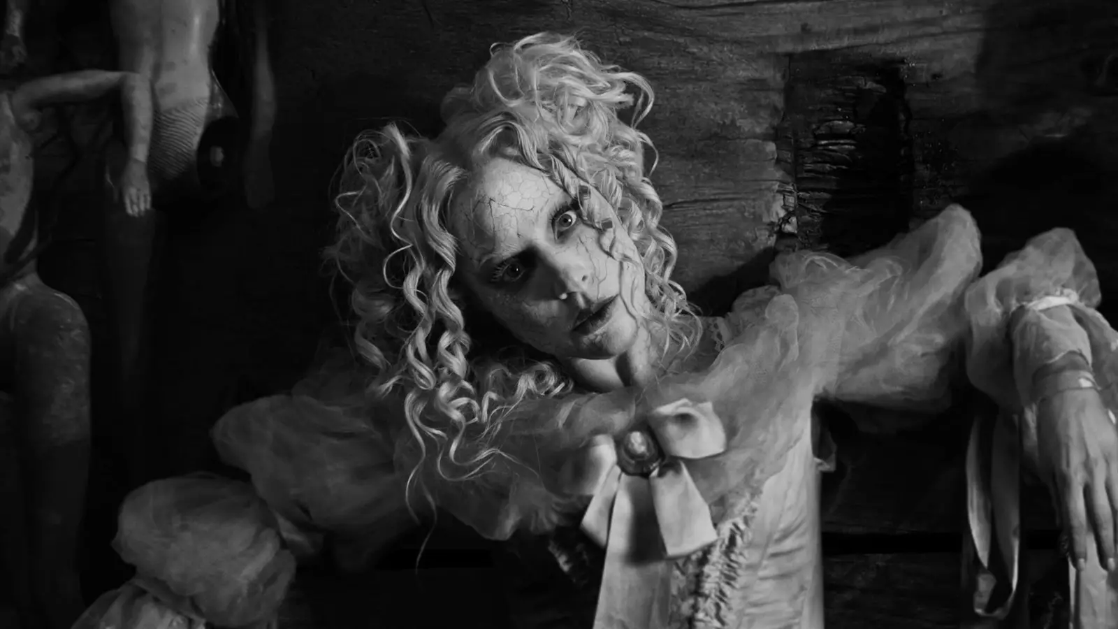 สวย หลอน สมมงควีน 'Lady Gaga' ปล่อย 'The Dead Dance' เพลงประกอบซีรีส์ Wednesday Season 2