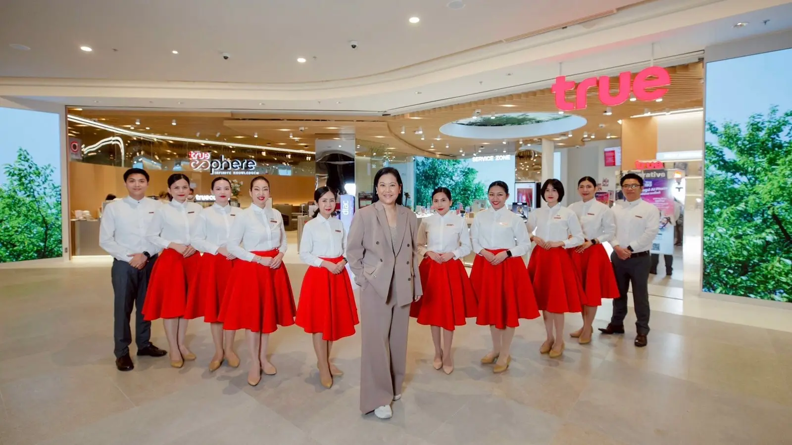 ทรู เผยโฉม 'True Branding Shop' และ 'TrueSphere' ณ Dusit Central Park ยกระดับชีวิตดิจิทัลที่เข้าใจคนเมืองทุกเจน