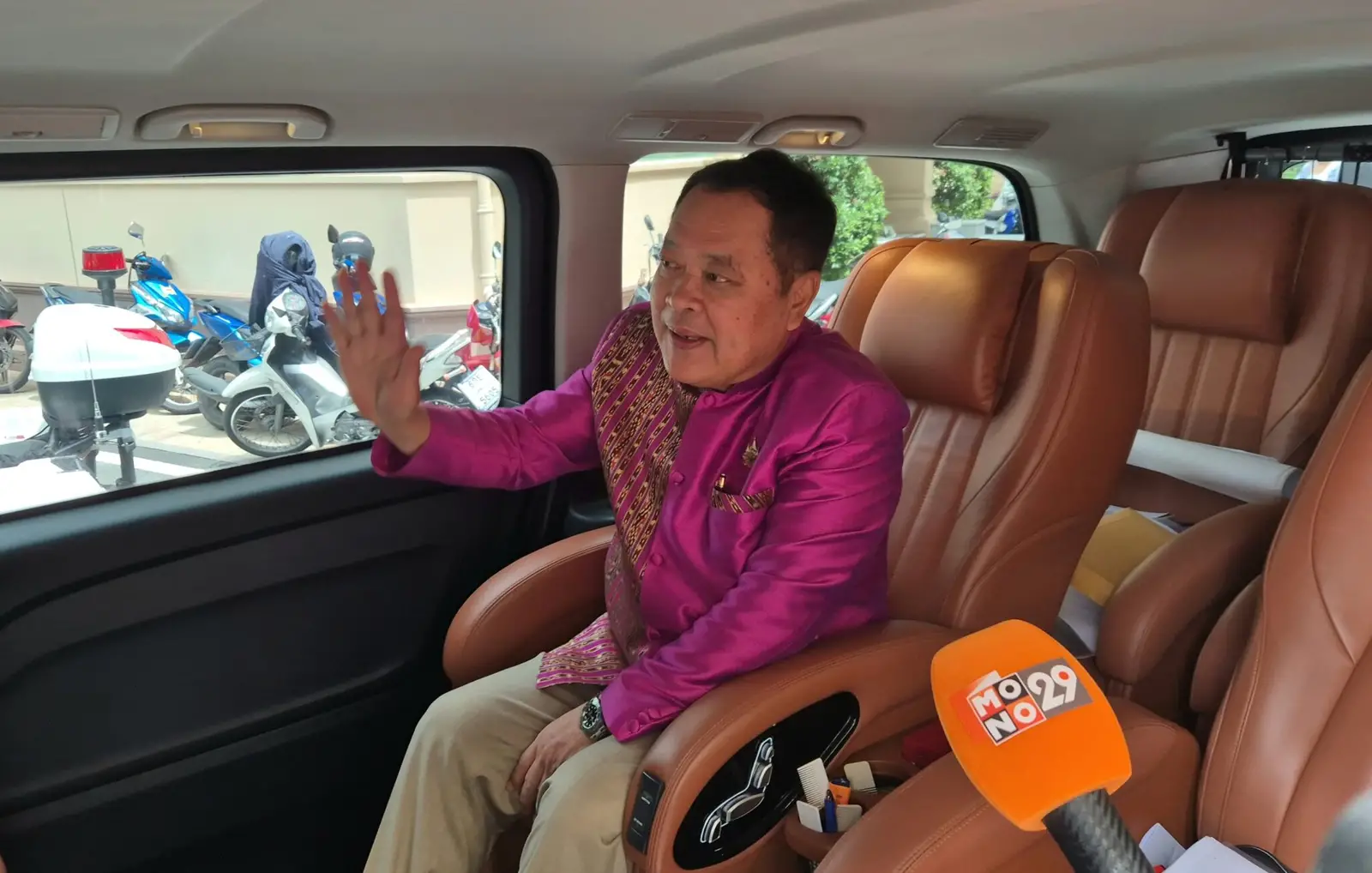 ‘ทวี’ ระบุให้เป็นไปตามระเบียบราชทัณฑ์ หลังศาลฎีกาฯสั่ง ‘ทักษิณ’กลับคุก 1 ปี