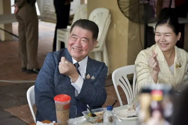 ‘ภูมิธรรม’กินข้าวร่วมสื่อทำเนียบ บอกเสียดายจากกันเร็วไปนิด