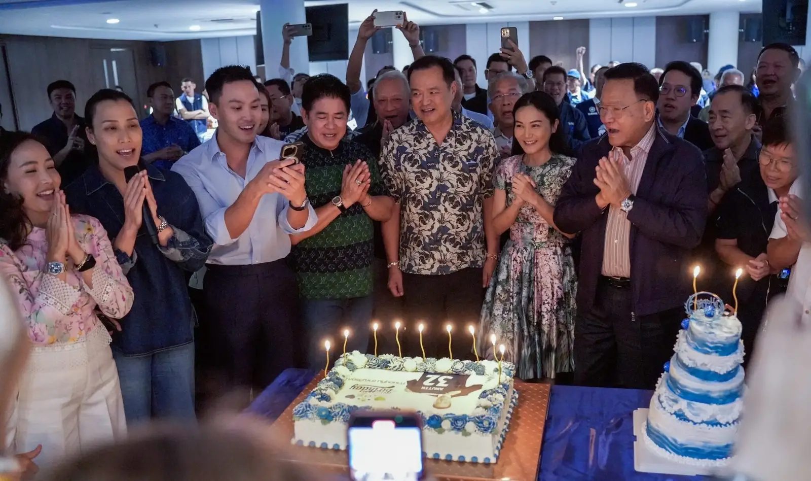 เบิร์ดเดย์ 59 ปี ‘อนุทิน’ ชื่นมื่น สส.อวยพร หลังเลือกตั้งขอให้เป็น นายกฯอีก 4 ปี