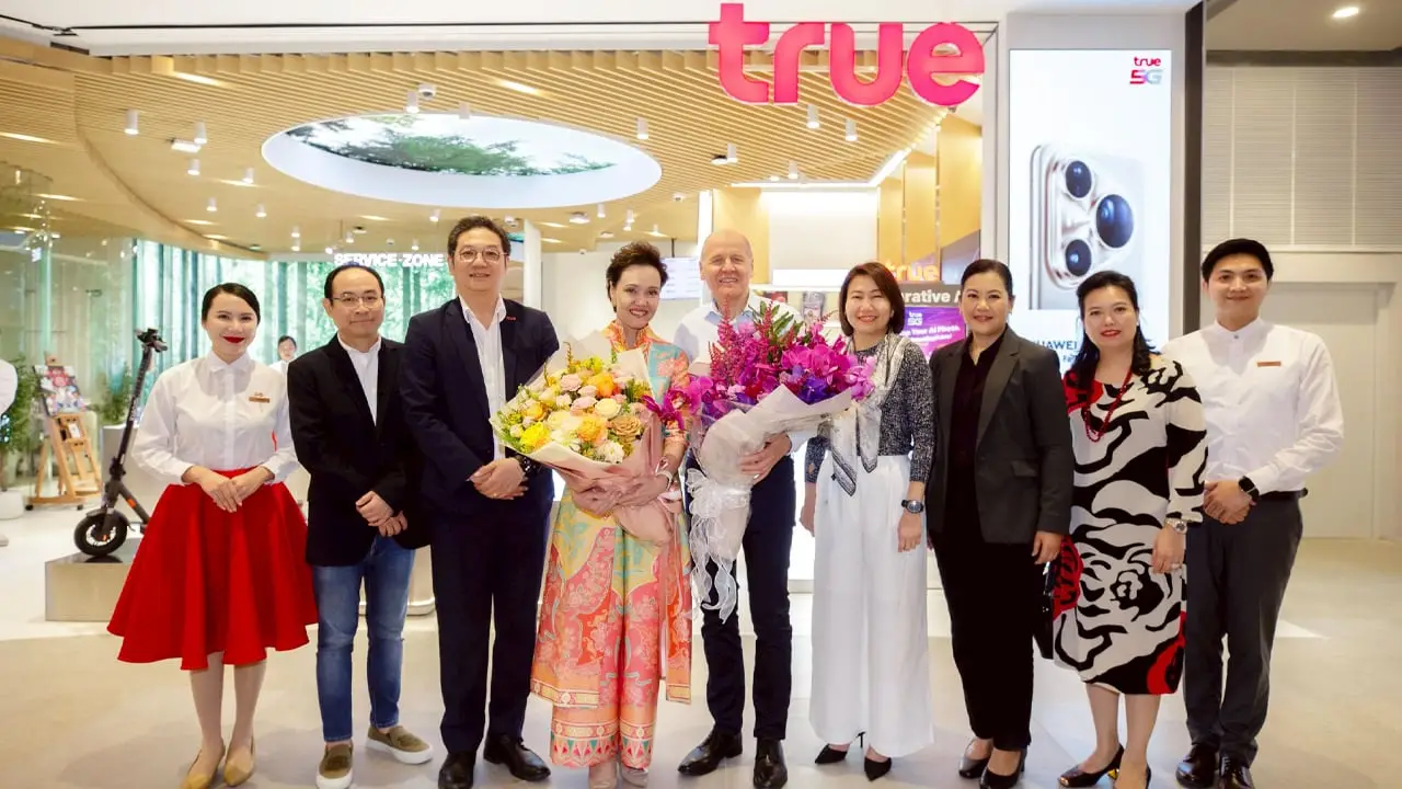 ทรูเปิดบ้าน ‘True Branding Shop’ สาขาใหม่ Dusit Central Park ต้อนรับแขกพิเศษ 'คุณศุภจี สุธรรมพันธุ์'