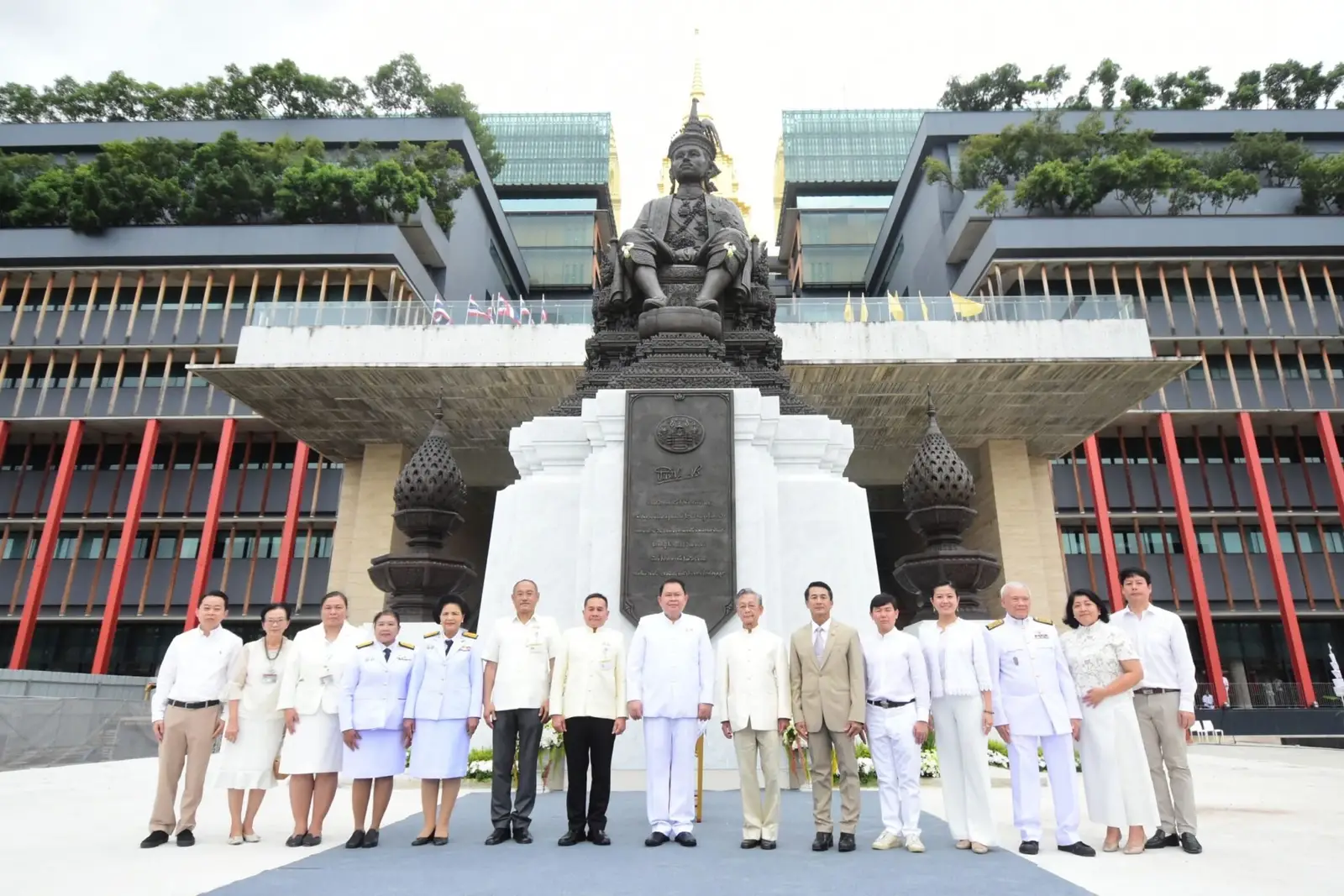 พิธีบวงสรวงอัญเชิญพระบรมราชานุสาวรีย์ ร.7 ประดิษฐานหน้าอาคารรัฐสภา