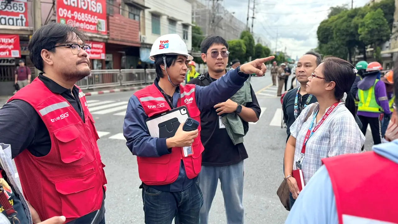 ทรู คอร์ปอเรชั่น เร่งเสริมสัญญาณมือถือ–เน็ตบ้าน หลังเหตุถนนทรุดตัววงกว้างหน้าวชิรพยาบาล