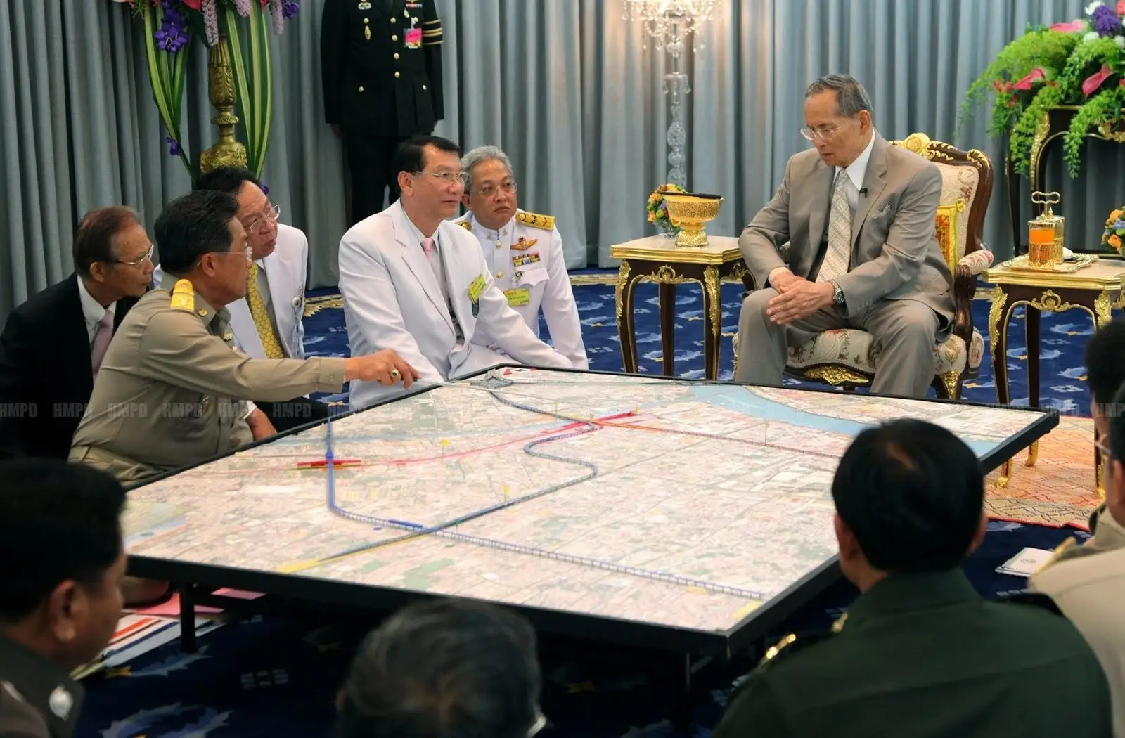 'วันนวมินทรมหาราช' น้อมรำลึกในหลวงรัชกาลที่ 9 ขยายทางคู่ขนานลอยฟ้าบรมราชชนนี เริ่มก่อสร้างต้นปีหน้า