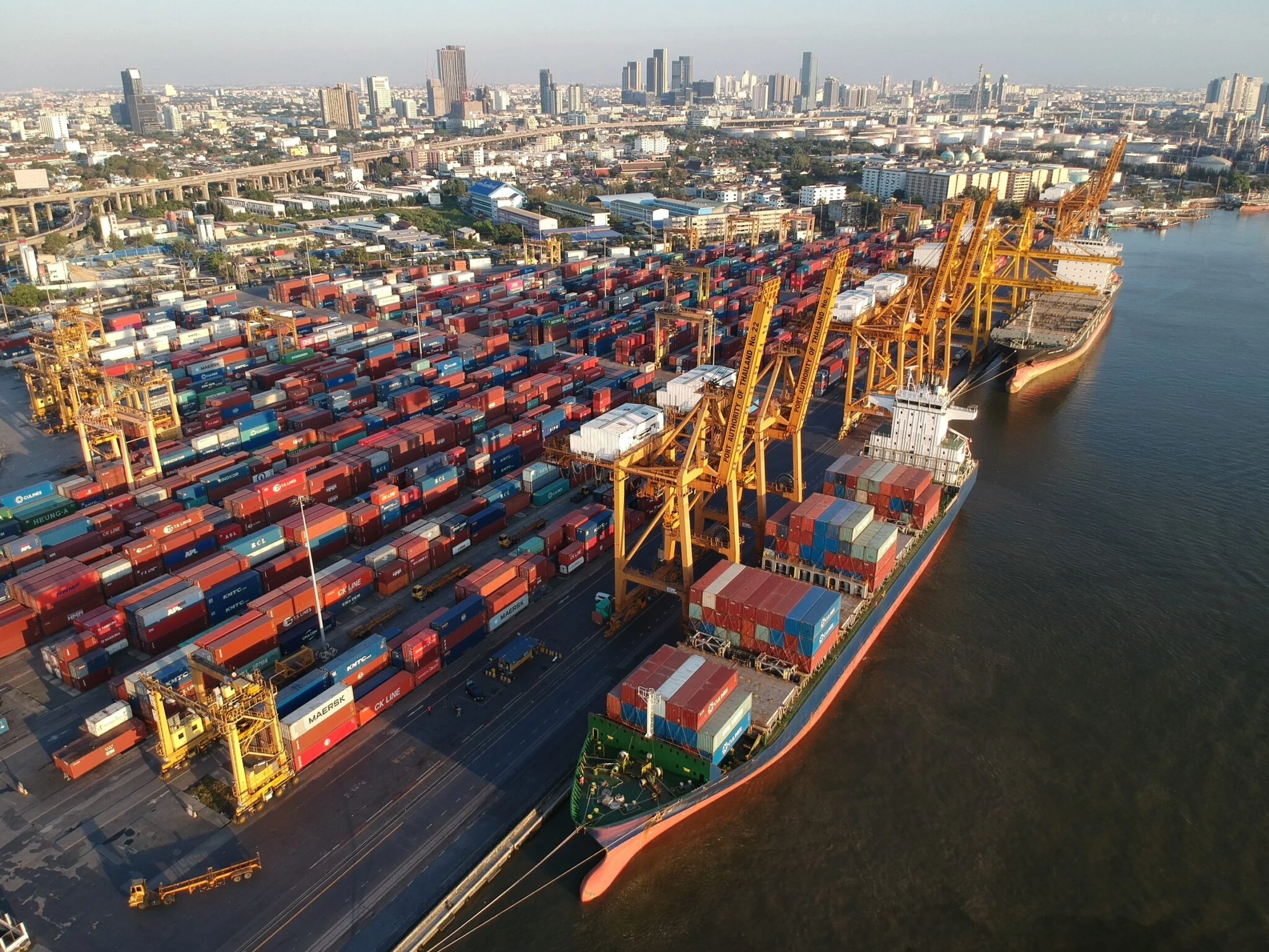 ปี 68 'การท่าเรือฯ' โกยกำไร 7,096 ล้าน 'ท่าเรือระนอง' คึกคัก ตู้สินค้าเพิ่ม 95%