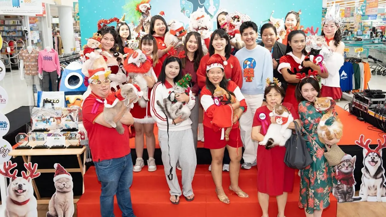 Pet Us โลตัสสาขาพระราม 4 จัดกิจกรรม 'Pet Us X’mas 2025 สนุกสุขสันต์กับซานต้าขนฟู' มอบของขวัญเพื่อนสี่ขา
