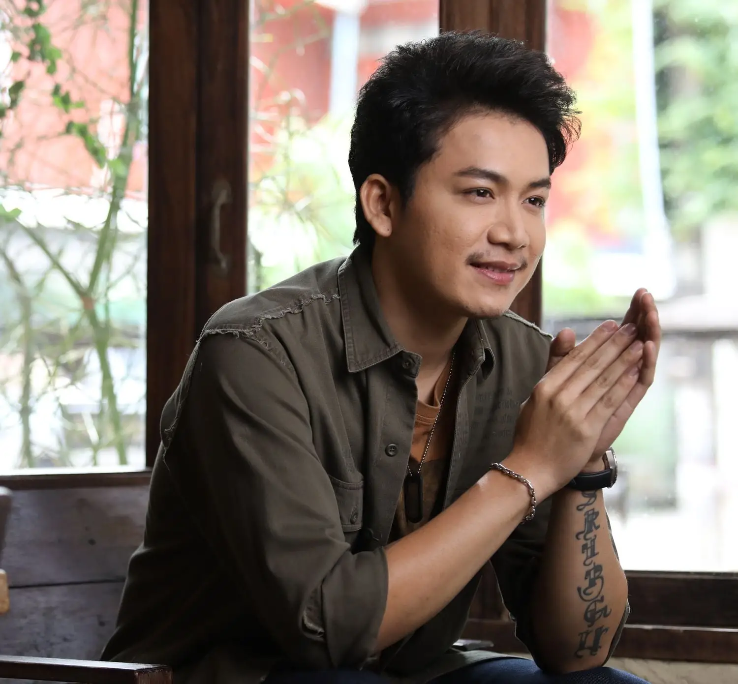 เปิดจักรวาลความคิดถึง 'เบียร์ พร้อมพงษ์' เสิร์ฟหวานเคล้าอบอุ่นในเพลงใหม่ 'เจ้านางเอย'