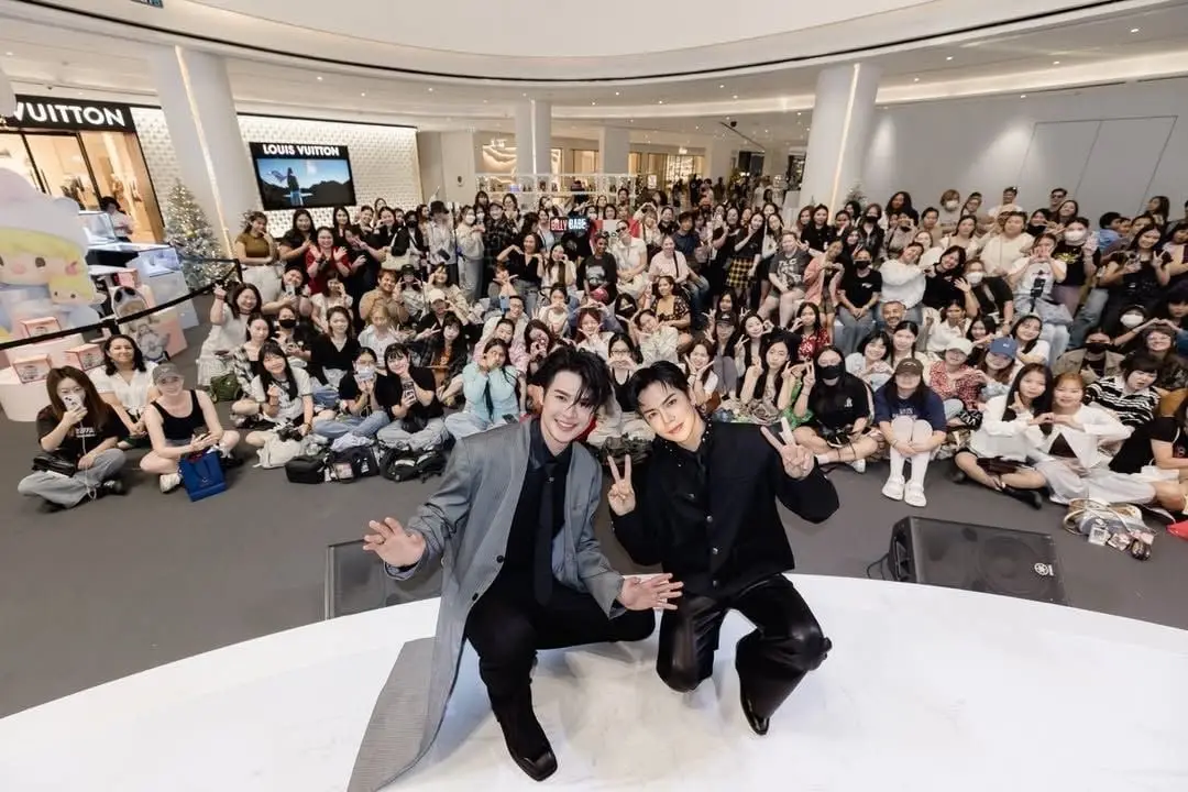 'บิลลี่-เบ้บ' สร้างปรากฏการณ์ฮอตแจกฟินชุดใหญ่ มัมหมีให้กำลังใจห้างแตก