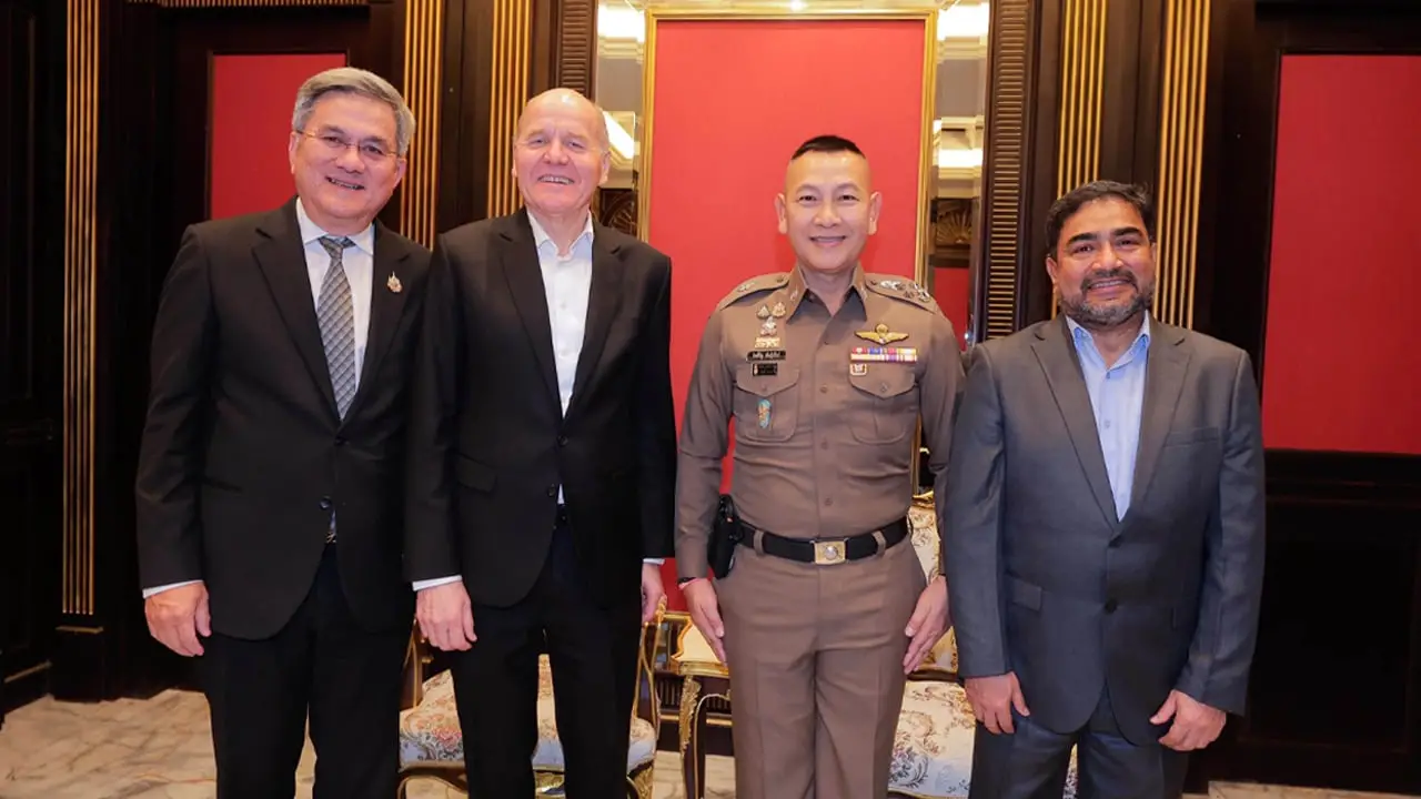 ทรู คอร์ปอเรชั่น เข้าพบ ผบ.ตร. ยกระดับภารกิจดูแลคนไทย สนับสนุนมาตรการปราบแก๊งคอลเซ็นเตอร์ข้ามชาติ